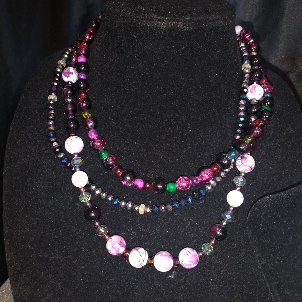 Elegant Multicolor Beaded Necklace